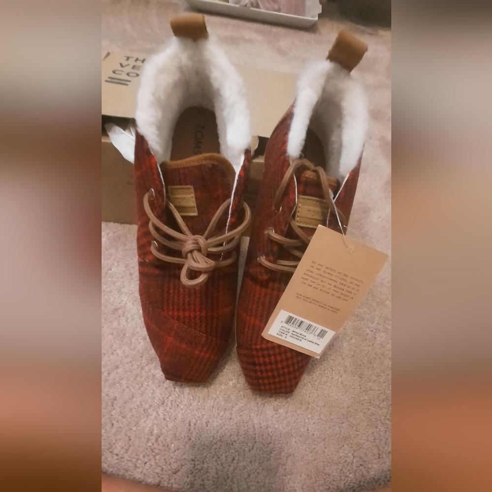 Toms - Picture 3 of 3